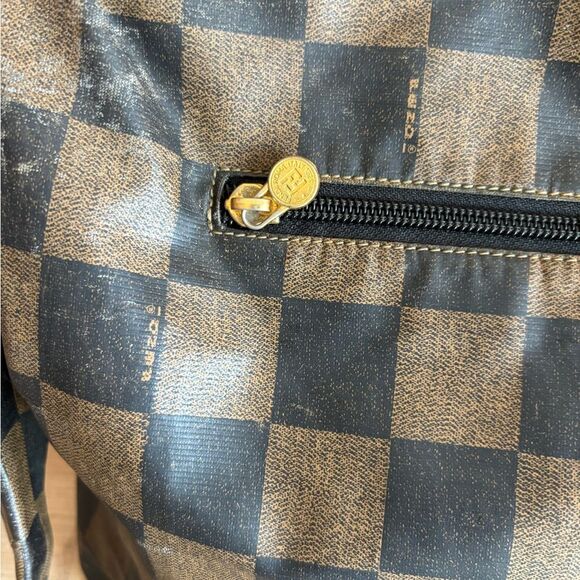 Authentic Fendi light crossbody shoulder bag - Picture 7 of 10
